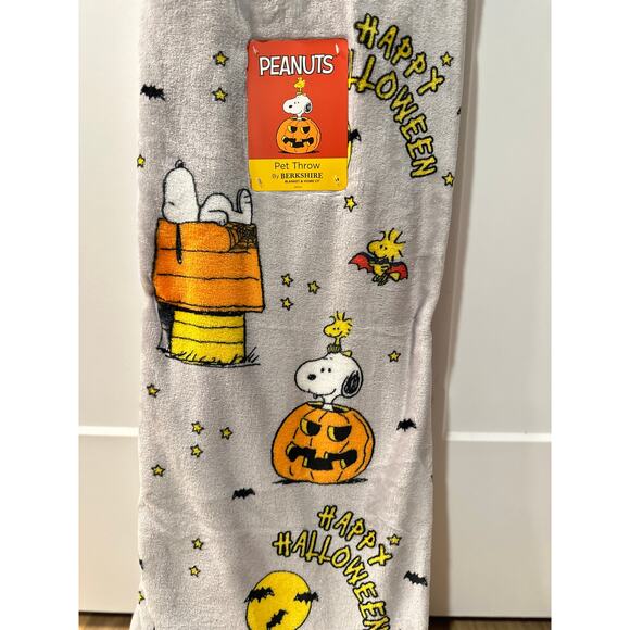 Snoopy Happy Halloween Blanket - Picture 1 of 4